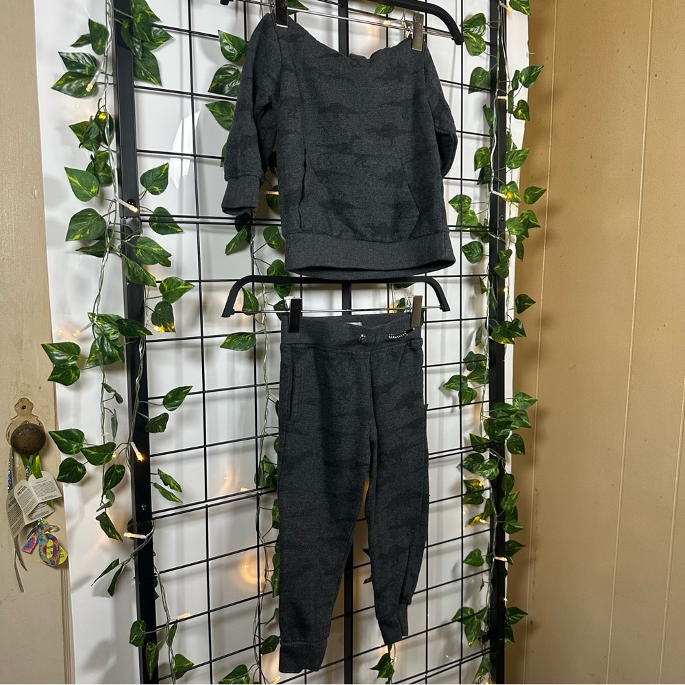 Free Planet Gray/Black Dinosaur Print Matching Set w/ Pockets & Drawstring 2T